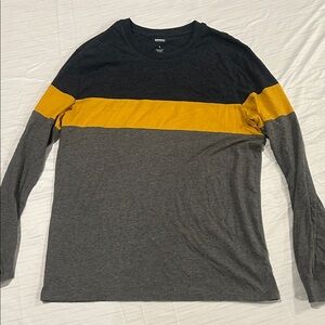 Sonoma Men's Black and Yellow Long Sleeve Tee
